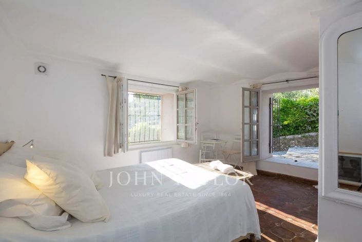 Image No.5-2 Bed House for sale