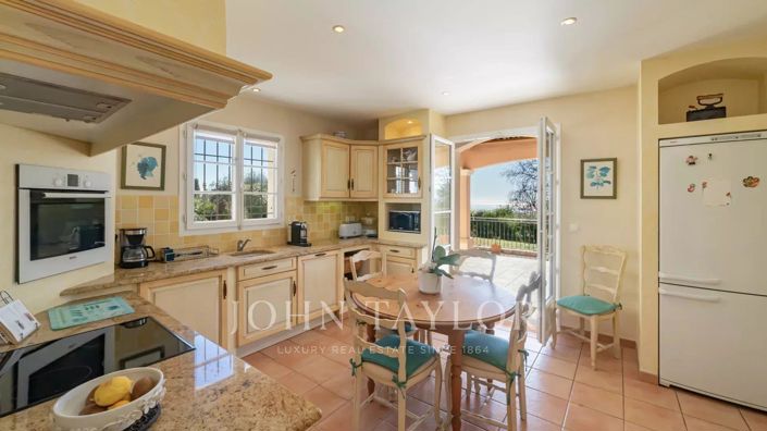 Image No.10-4 Bed House for sale