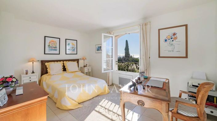 Image No.12-4 Bed House for sale