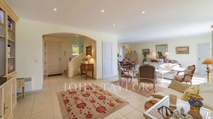 Image No.7-4 Bed House for sale