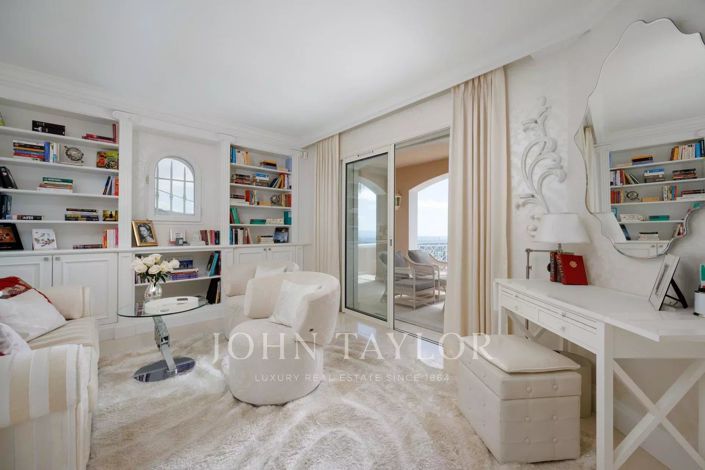 Image No.8-4 Bed House for sale