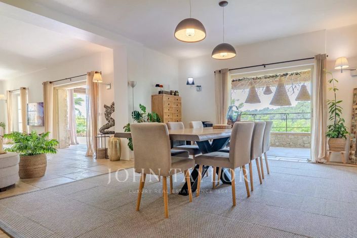 Image No.10-6 Bed House for sale