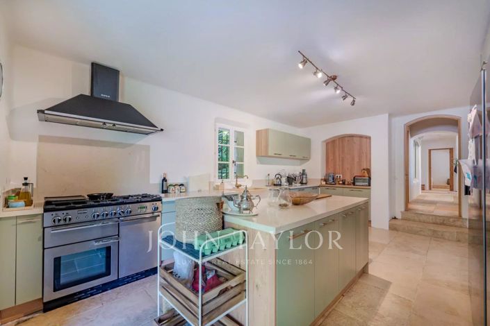 Image No.14-6 Bed House for sale