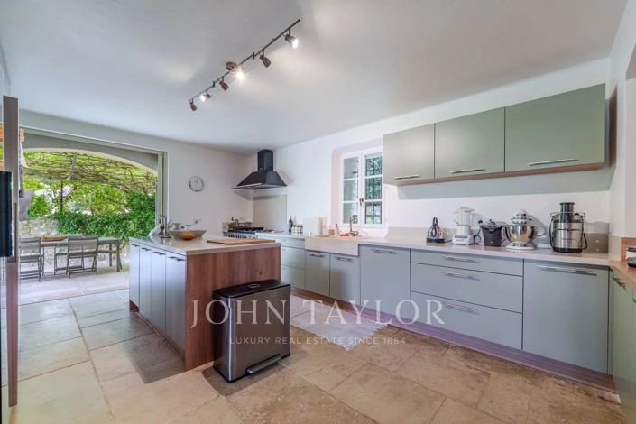 Image No.15-6 Bed House for sale