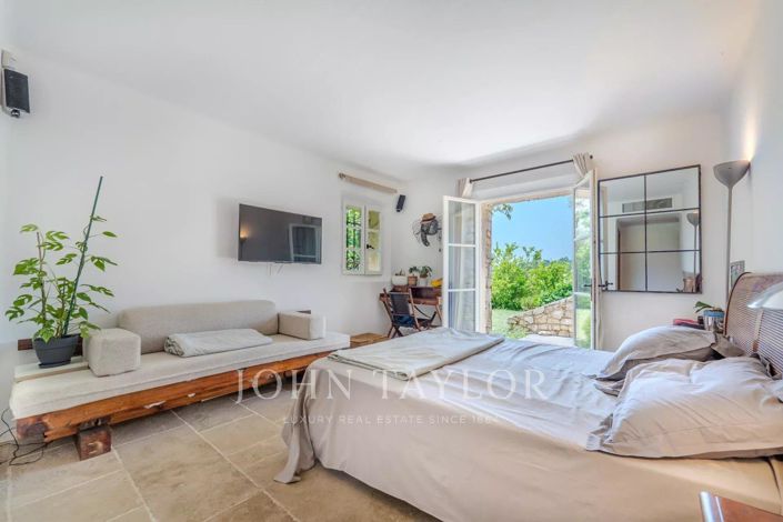 Image No.20-6 Bed House for sale