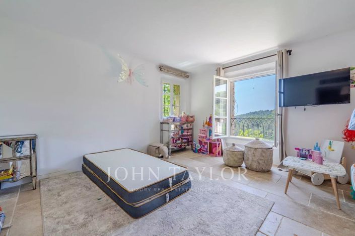 Image No.22-6 Bed House for sale