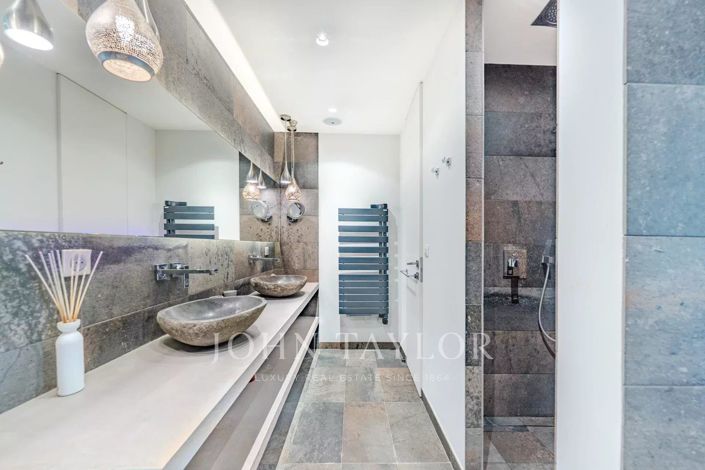 Image No.25-6 Bed House for sale