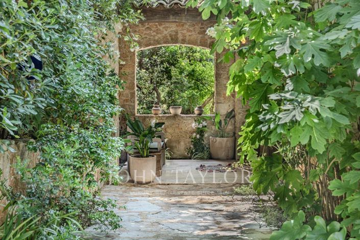 Image No.5-6 Bed House for sale