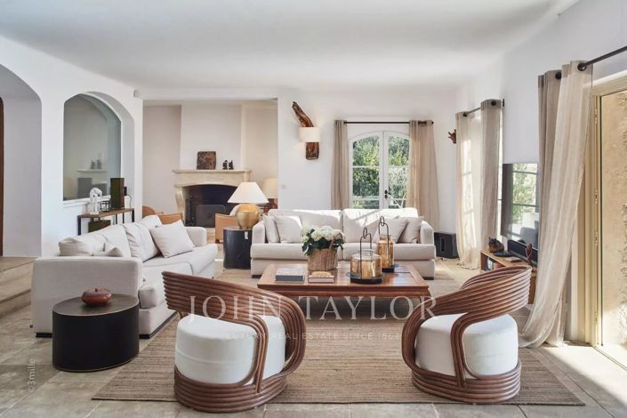 Image No.8-6 Bed House for sale