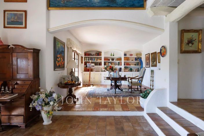 Image No.11-5 Bed House for sale