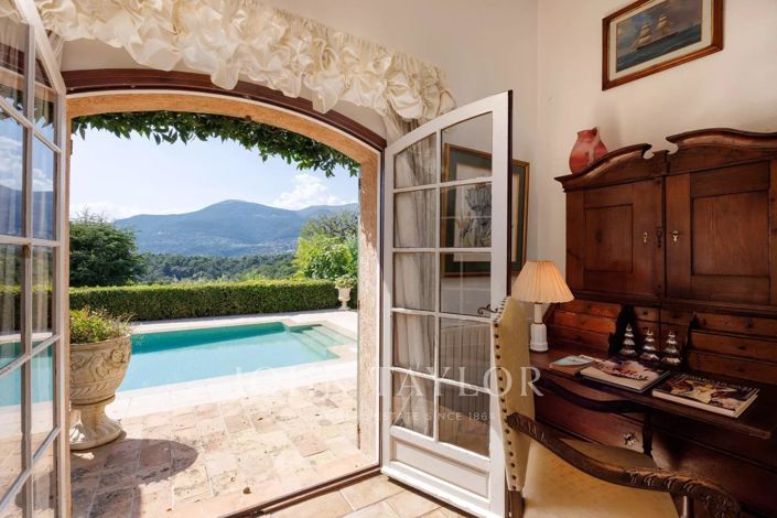 Image No.9-5 Bed House for sale