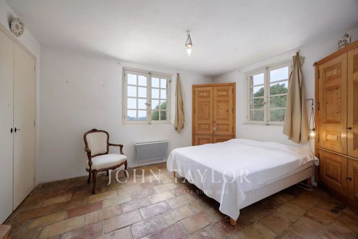 Image No.11-5 Bed House for sale