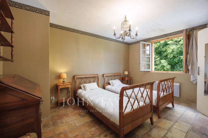 Image No.12-5 Bed House for sale