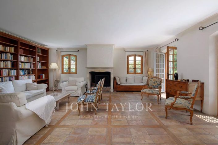 Image No.6-5 Bed House for sale