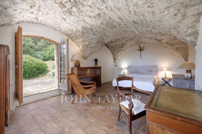 Image No.9-5 Bed House for sale