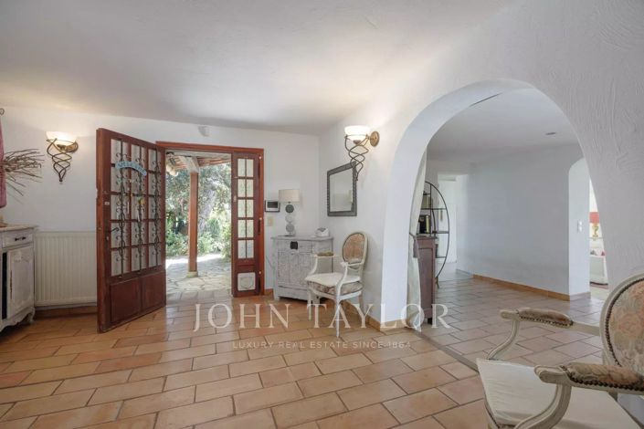 Image No.5-4 Bed House for sale