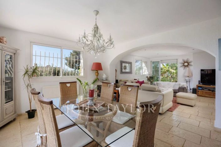 Image No.8-4 Bed House for sale