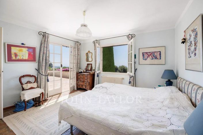 Image No.10-6 Bed House for sale