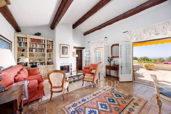 Image No.8-6 Bed House for sale