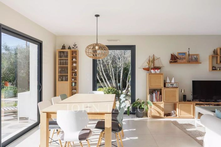 Image No.7-4 Bed House for sale