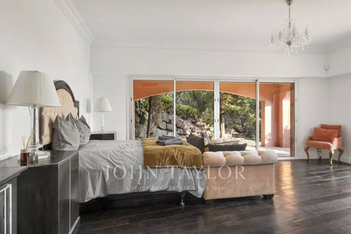 Image No.12-7 Bed House for sale