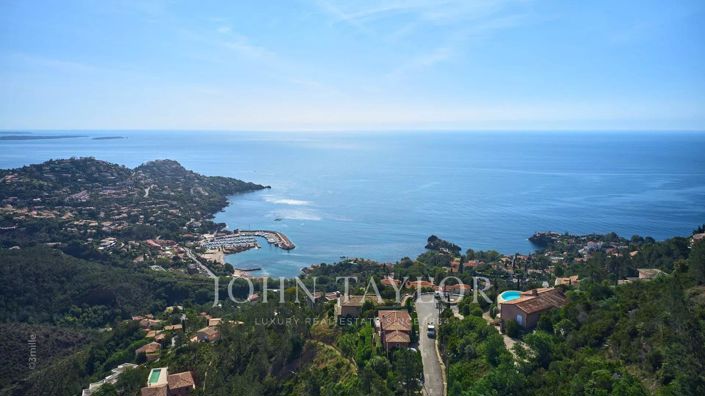 Image No.20-7 Bed House for sale