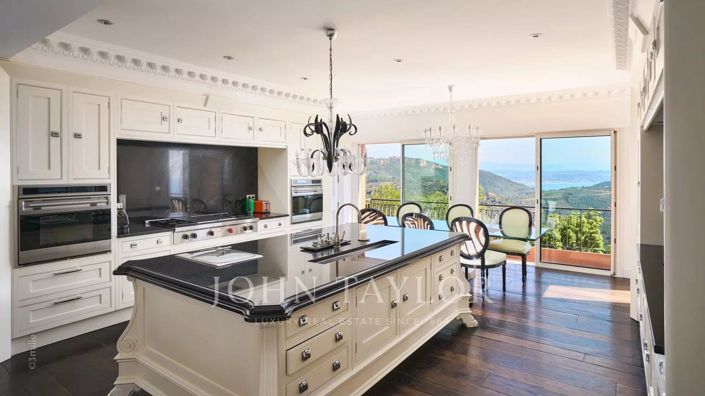 Image No.6-7 Bed House for sale