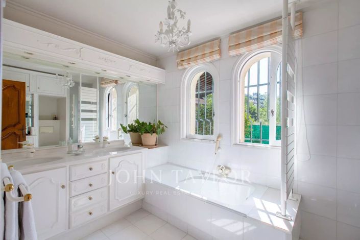 Image No.13-3 Bed House for sale