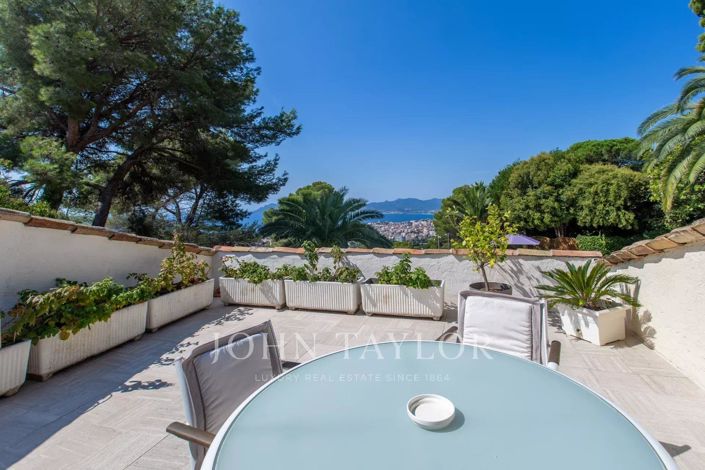 Image No.17-3 Bed House for sale