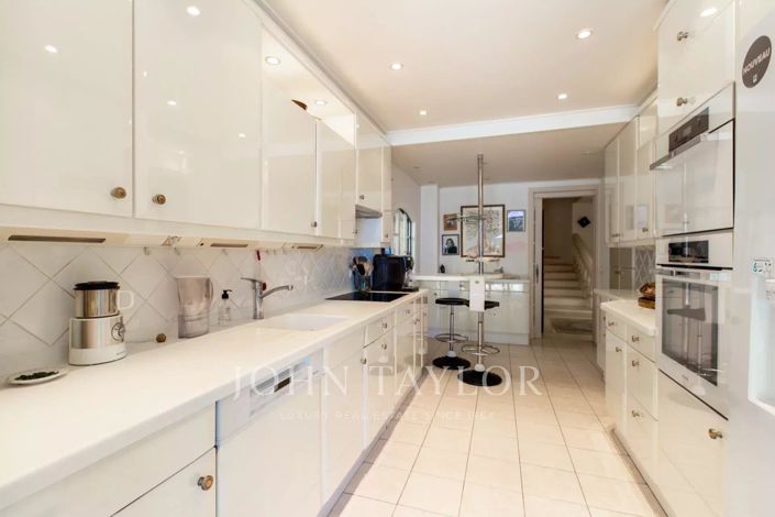 Image No.8-3 Bed House for sale