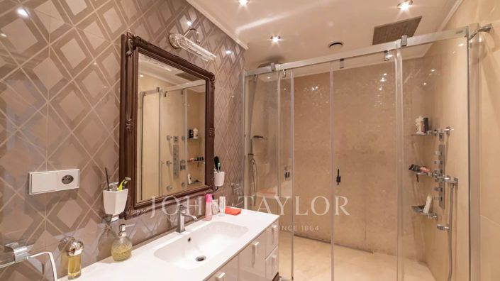 Image No.16-Appartement de 6 chambres à vendre à Vallauris