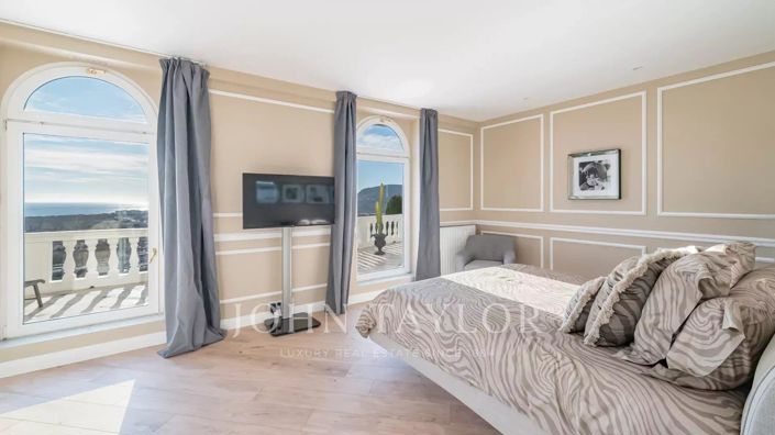 Image No.20-6 Bed House for sale