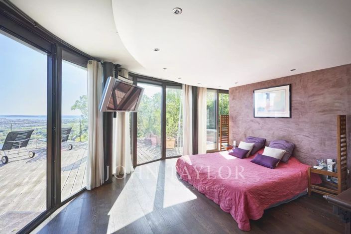 Image No.10-5 Bed House for sale