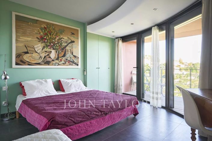 Image No.16-5 Bed House for sale