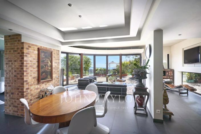 Image No.7-5 Bed House for sale