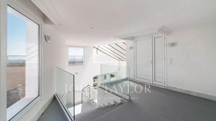 Image No.10-6 Bed House for sale