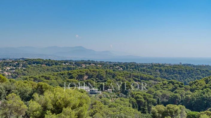 Image No.17-6 Bed House for sale