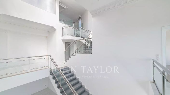 Image No.5-6 Bed House for sale