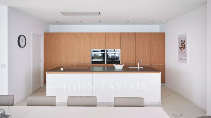 Image No.6-7 Bed House for sale