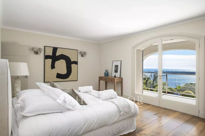 Image No.10-5 Bed House for sale