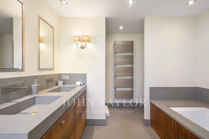 Image No.11-5 Bed House for sale