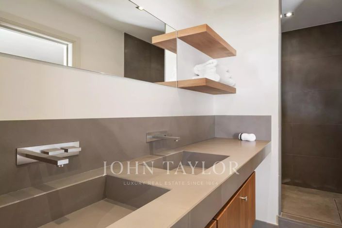 Image No.15-5 Bed House for sale