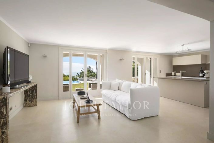 Image No.16-5 Bed House for sale