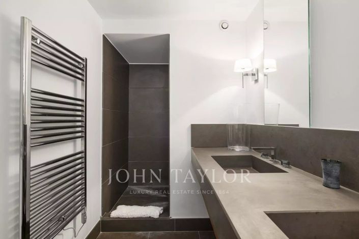 Image No.20-5 Bed House for sale