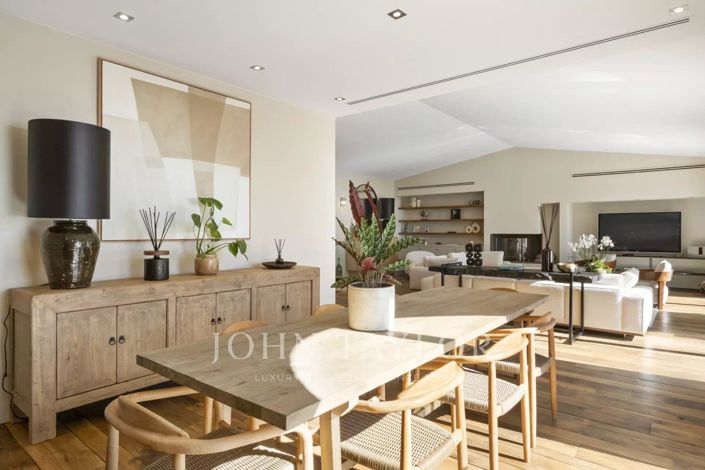 Image No.8-5 Bed House for sale