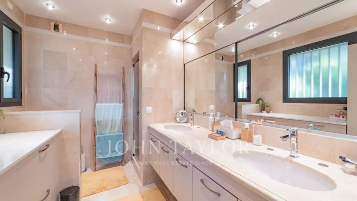 Image No.10-3 Bed Apartment for sale