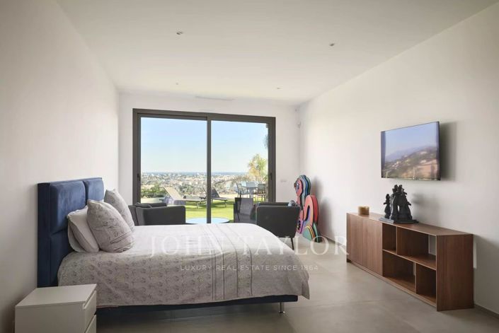 Image No.10-5 Bed House for sale