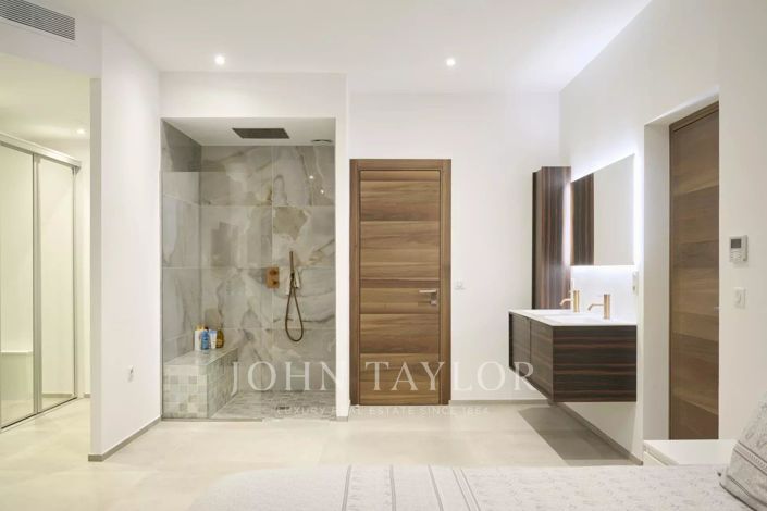 Image No.11-5 Bed House for sale