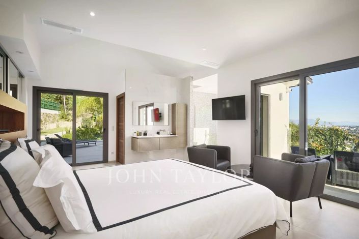 Image No.12-5 Bed House for sale