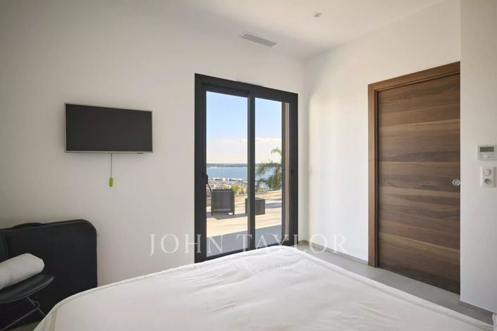 Image No.16-5 Bed House for sale